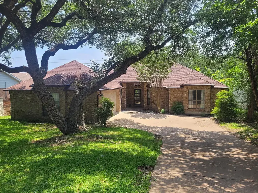 128 Long Wood Avenue, Lakeway