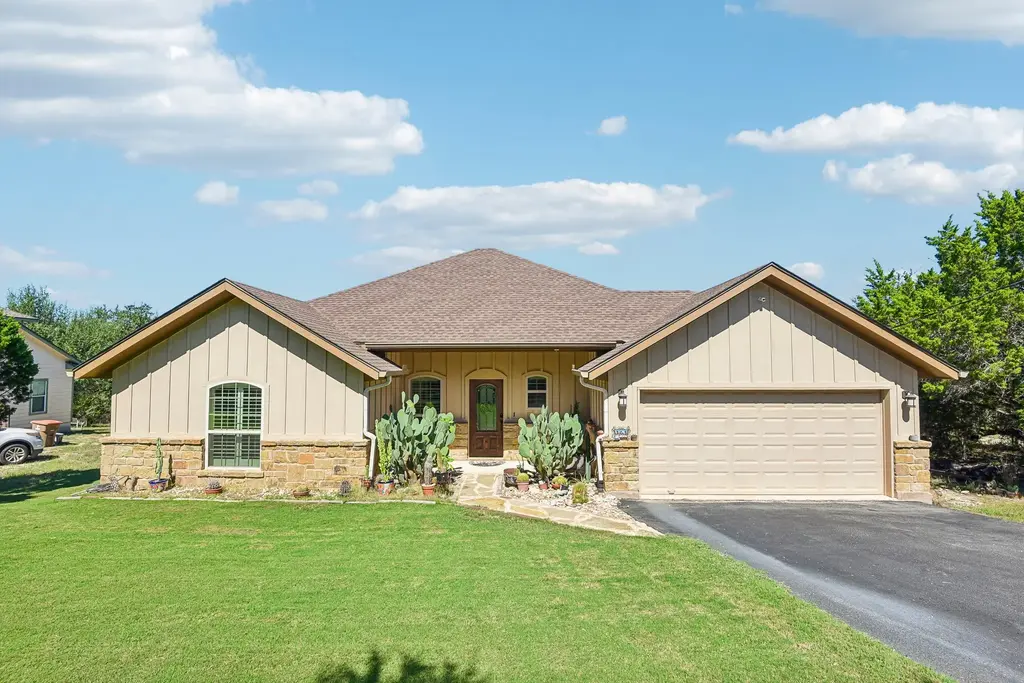 303 Quarter Horse Lane, Fischer