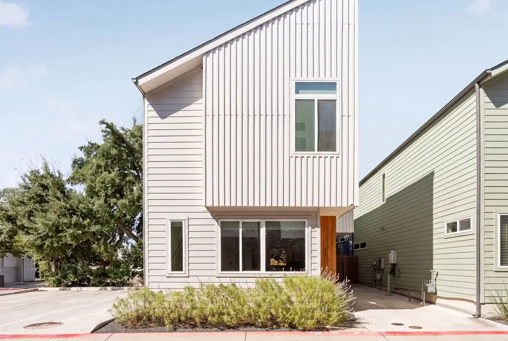 814 N Bluff Drive 82, Austin