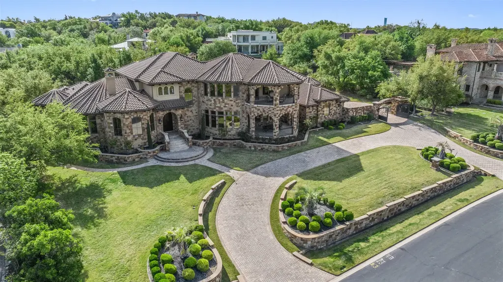 210 Costa Bella Drive, Austin