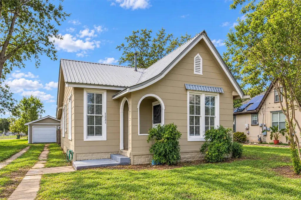 1231 N Saint Joseph Street, Gonzales