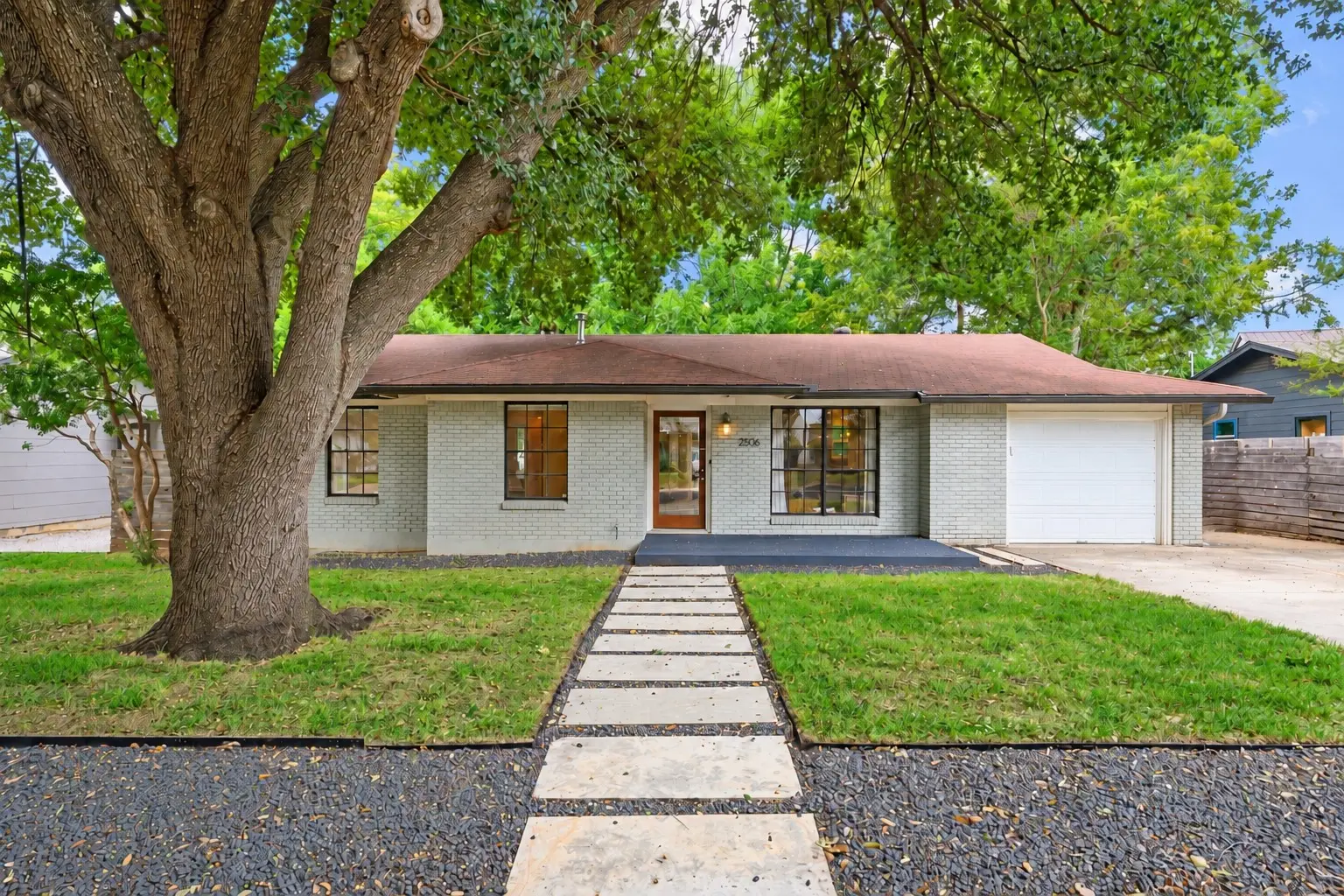 Photo of Listing #3308256