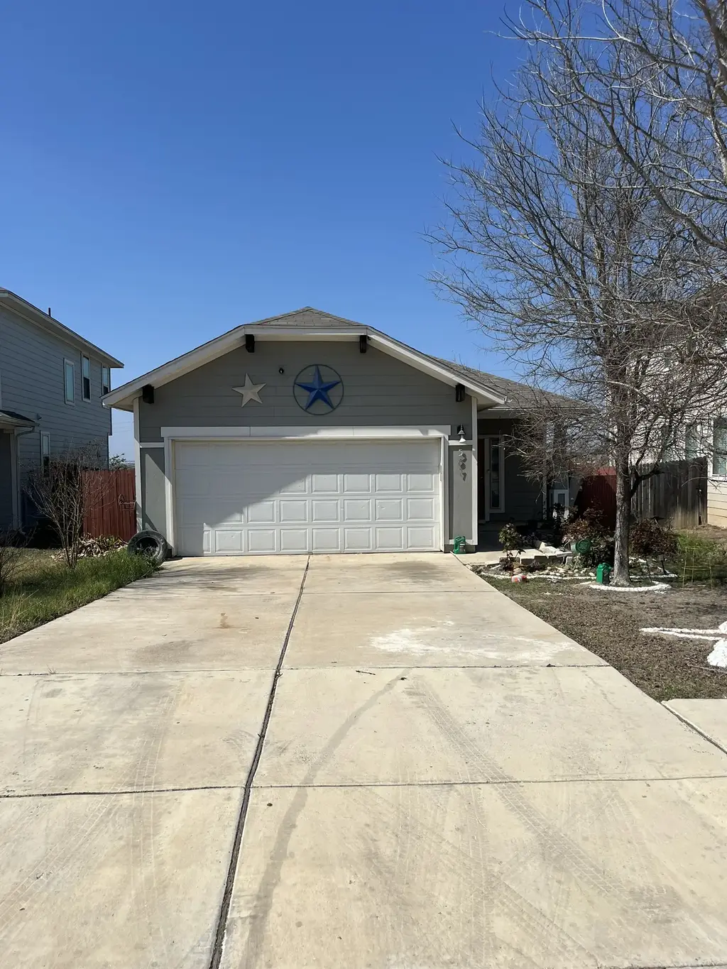 587 Twisted Oaks Lane, Buda