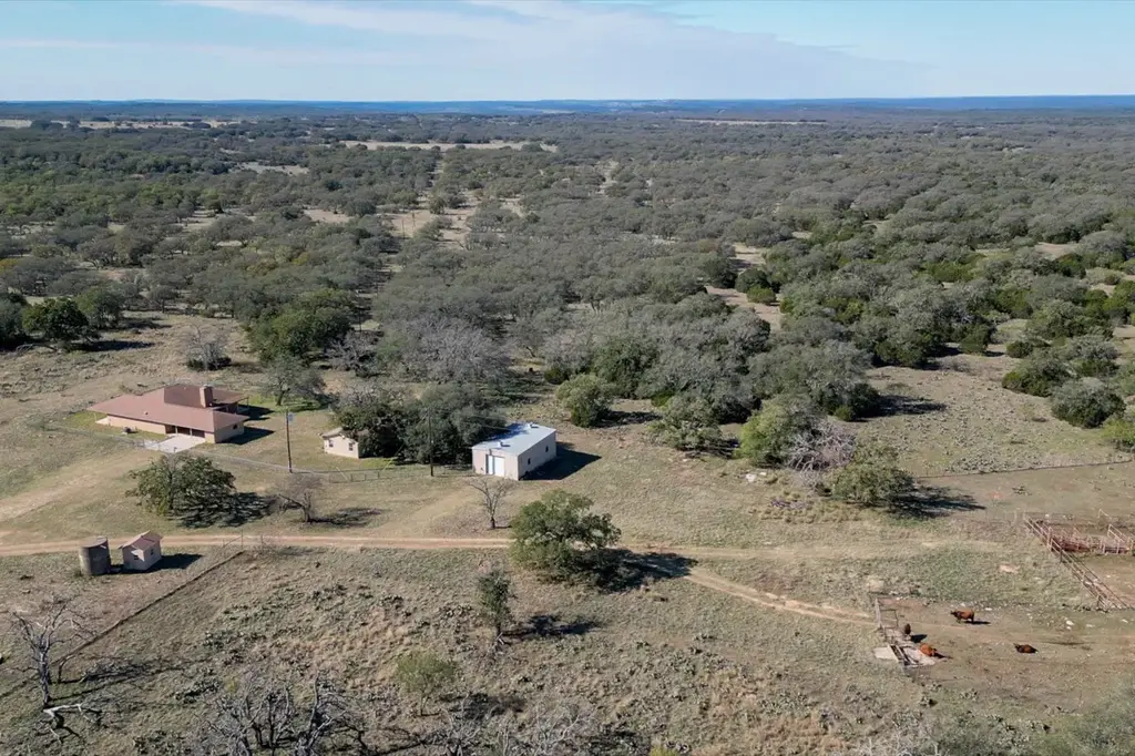 2334 Cr 105, Lampasas