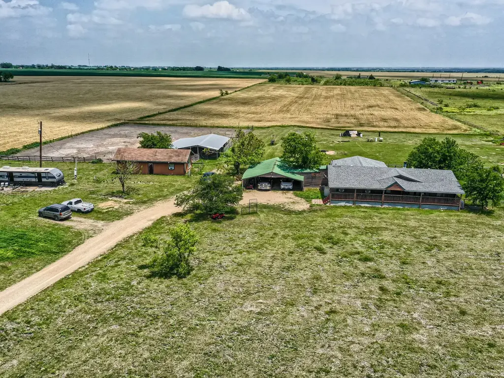 501 County Road 405, Taylor