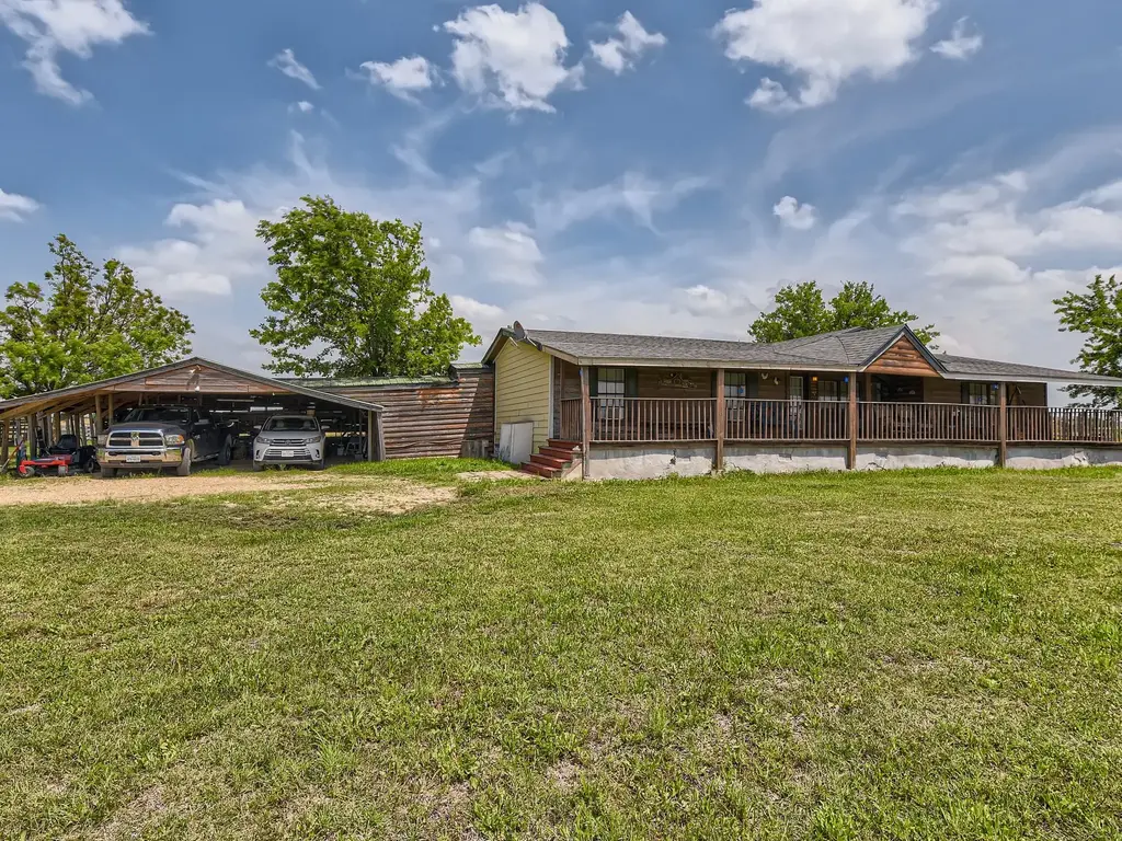 501 County Road 405, Taylor
