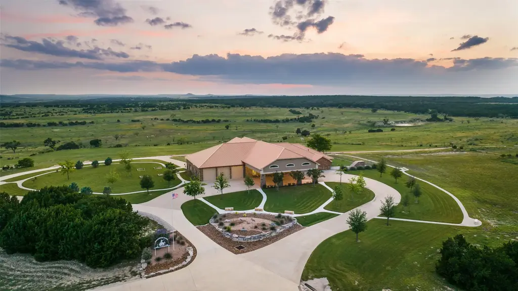 8467 N Us 281 Highway, Lampasas
