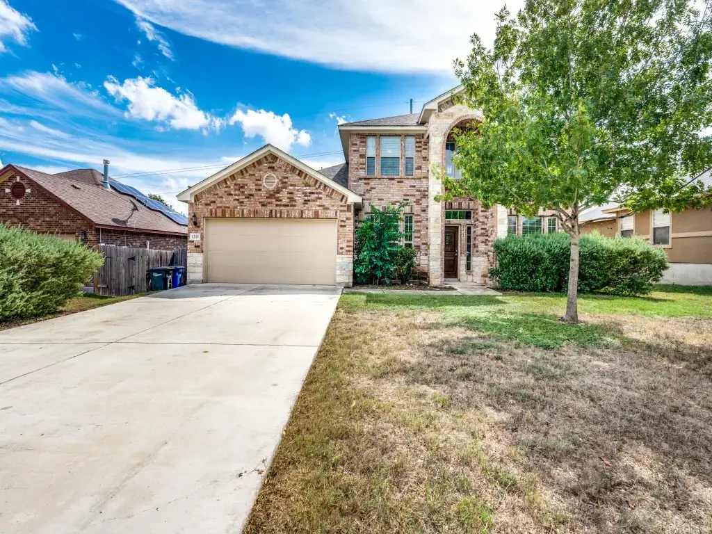 1215 Sun Trl, New Braunfels