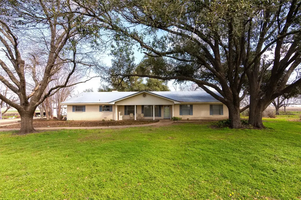 3310 N Main St, Taylor