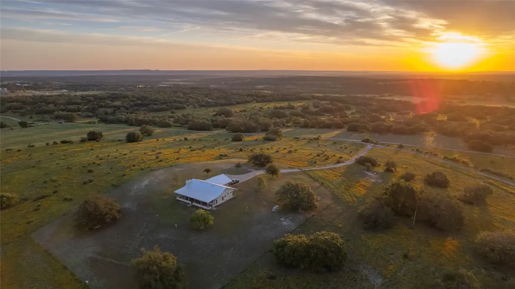 5271 W Us Highway 290, Hye