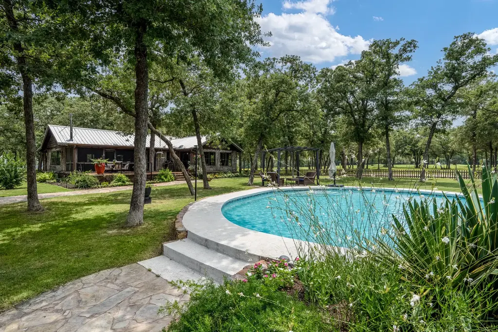 1672 Sayers #b Rd, Bastrop