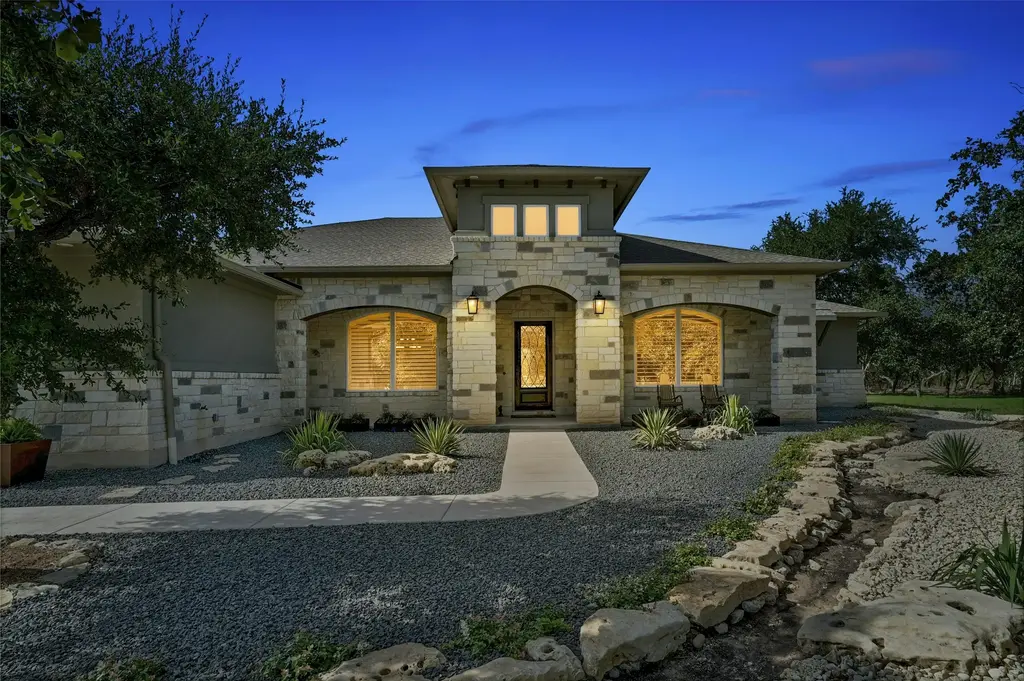216 Lipizzan Ln, Driftwood