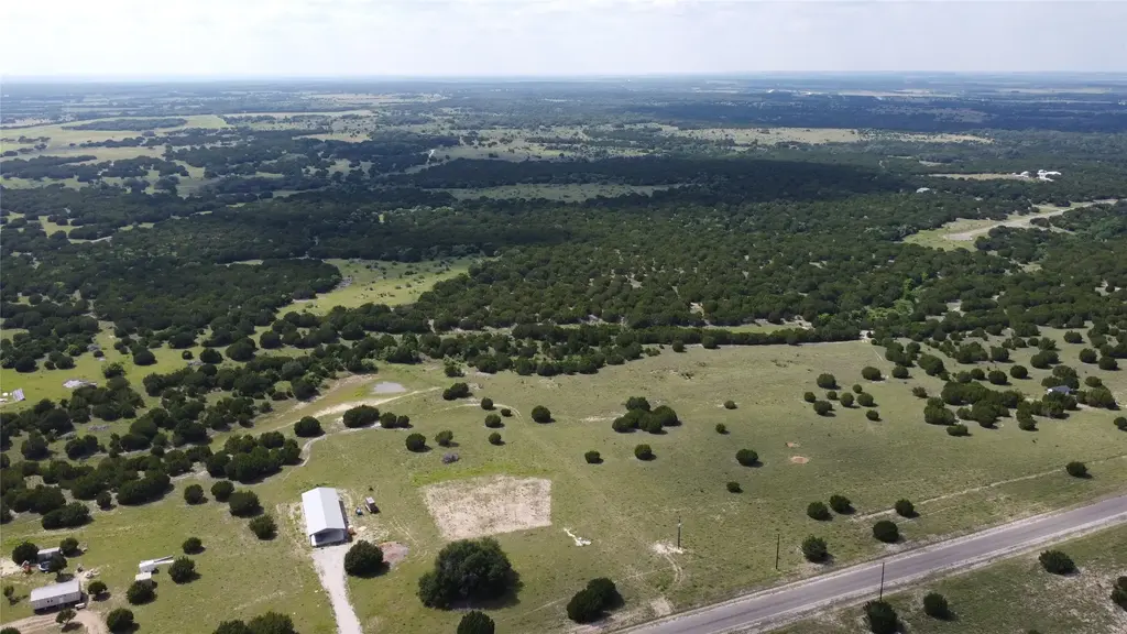 220 Rolling Hills Dr, Lampasas