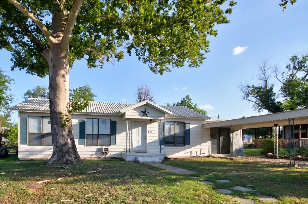 504 E Green St, Llano