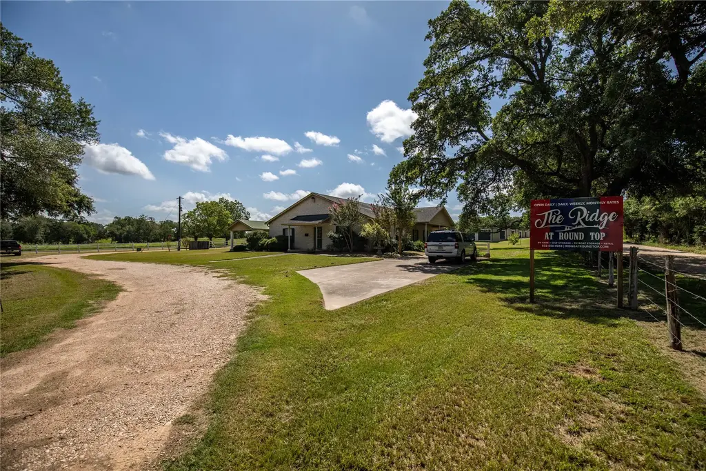 125 Huenefeld Ln, Round Top