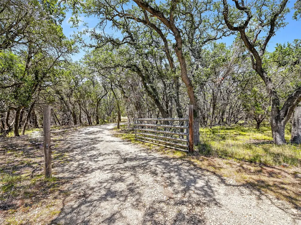 810 Sandy Point Rd, Wimberley