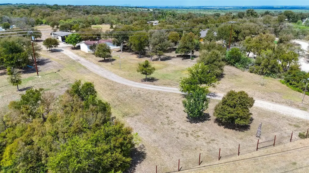 8106 Wolf Ln, Del Valle