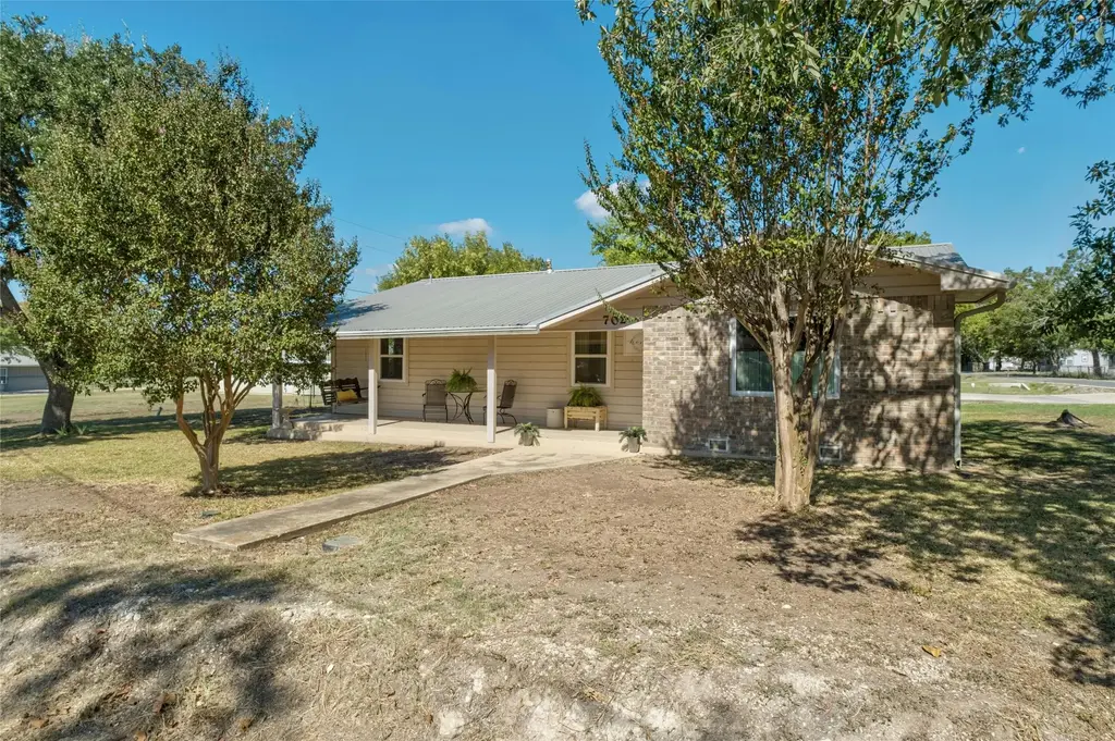702 S Groos St, Kyle