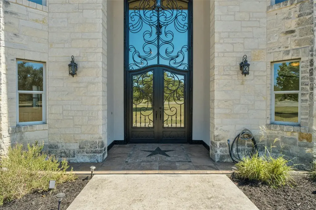 200 Oak Forest Dr, Buda