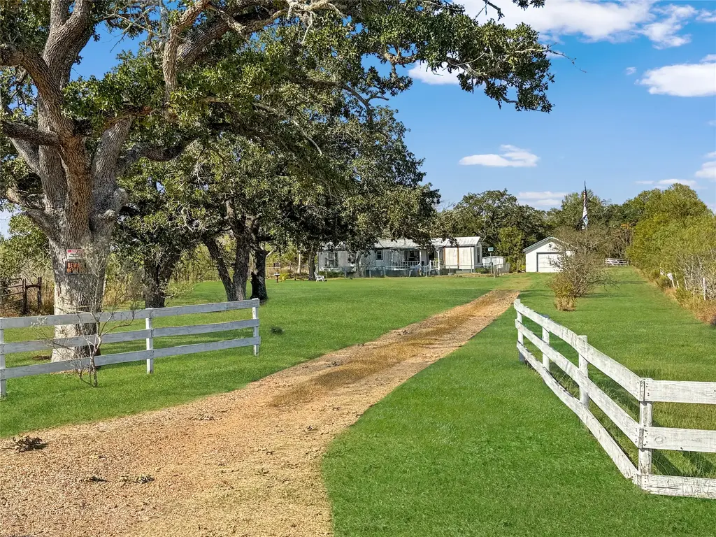 5108 Cowan Rd, Flatonia