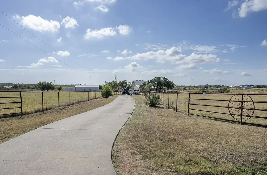 1833 County Road 305, Jarrell