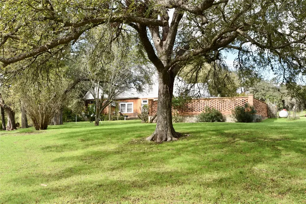 1620 Hofheinz St, San Marcos