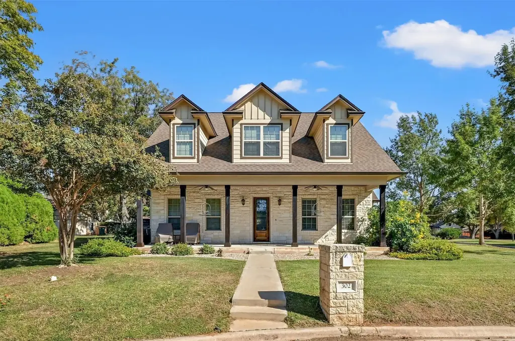 302 Columbine St, Meadowlakes