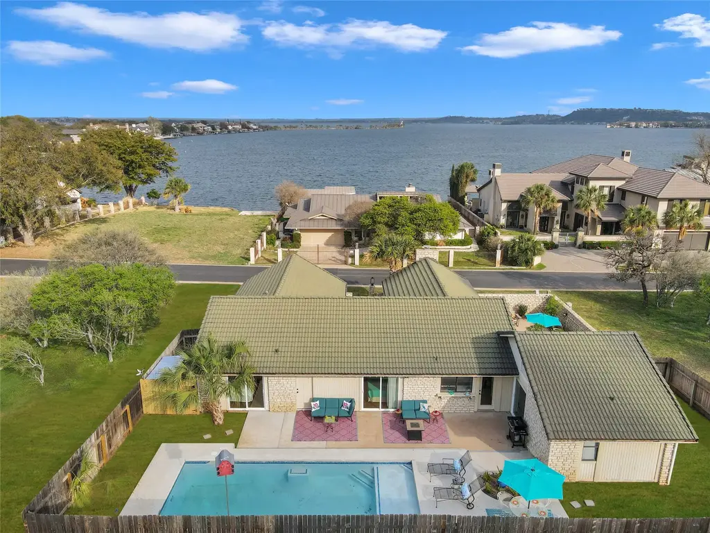 202 Lighthouse Dr, Horseshoe Bay