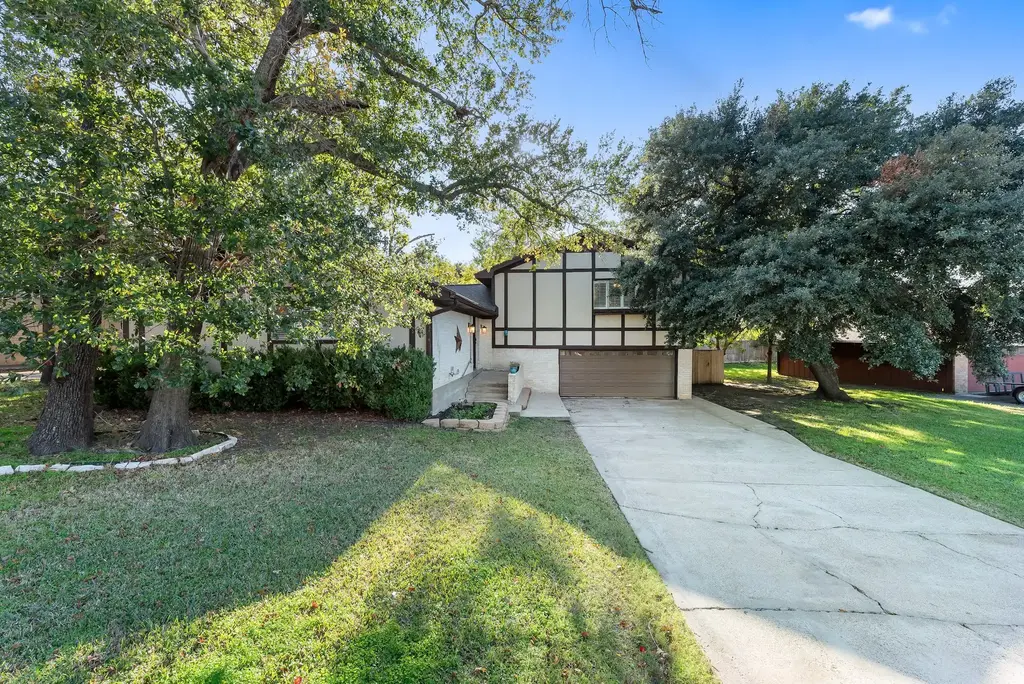 3002 Camelot Dr, Bryan