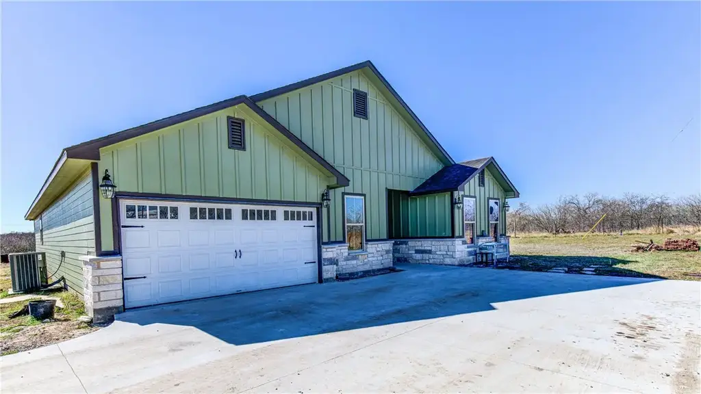 255 Fm 812 Highway A, Red Rock