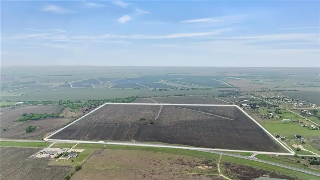 18701 Fm 973, Coupland