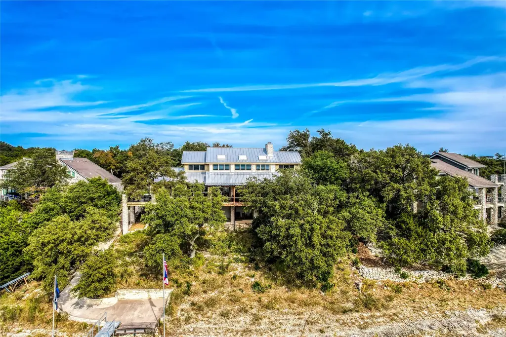 18405 Lakepoint Cv, Point Venture