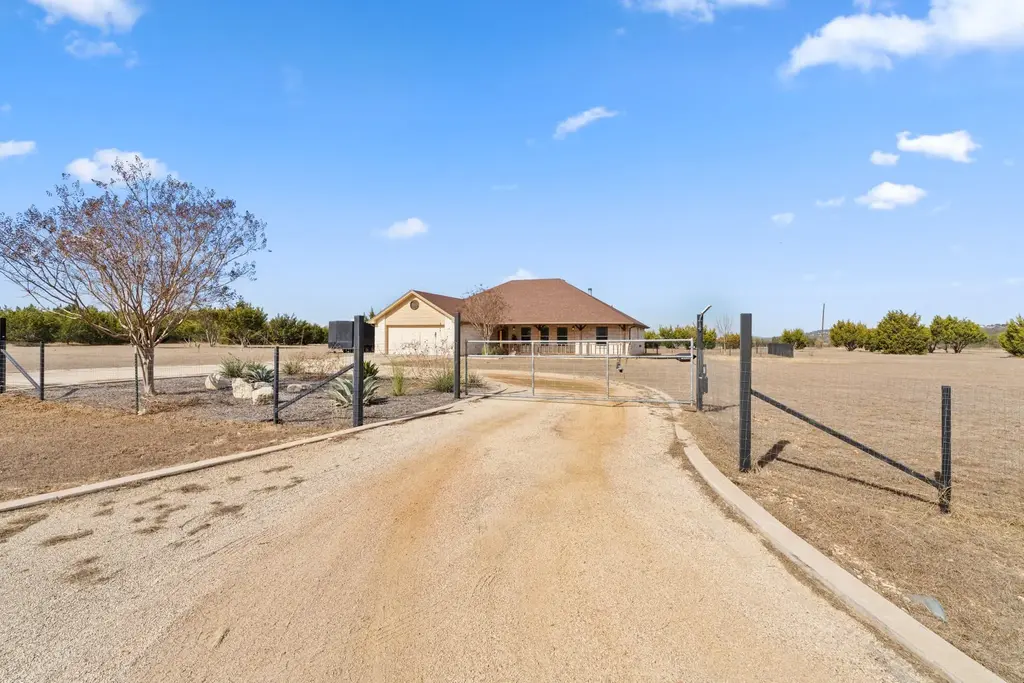 2000 County Road 116b, Burnet