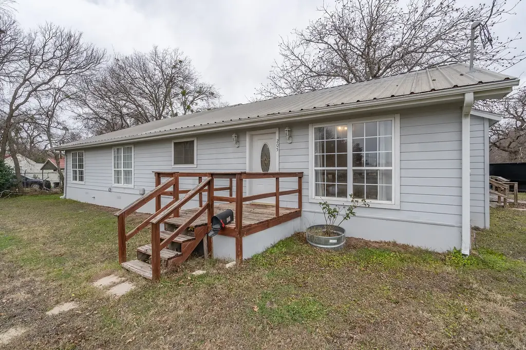 205 E Myrtle Ln, Liberty Hill