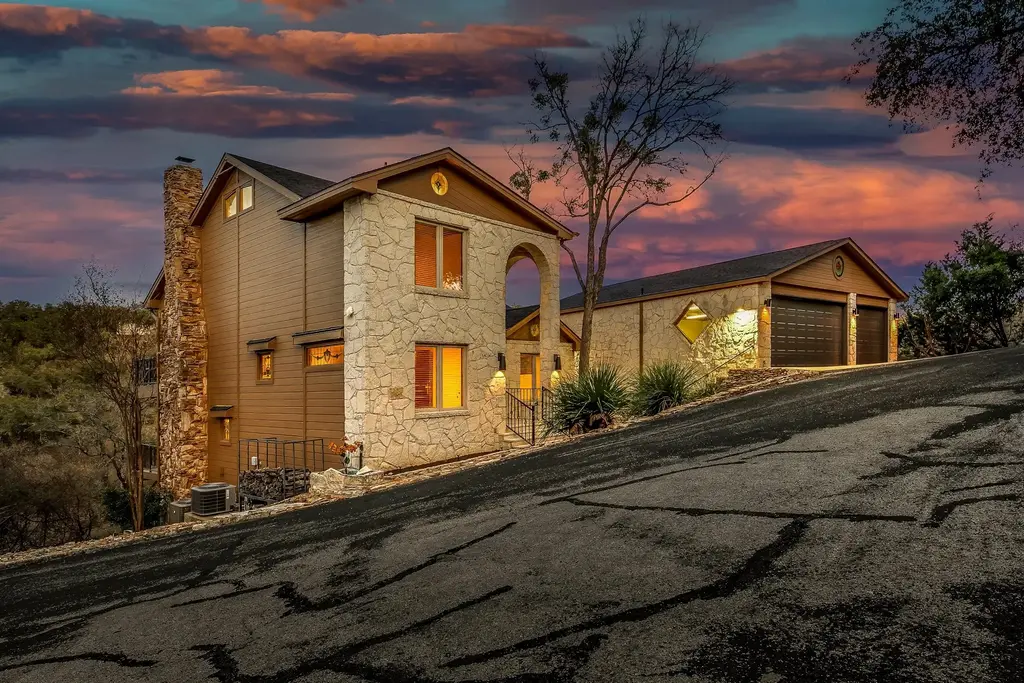 112 Center Cove Iii Loop, Spicewood