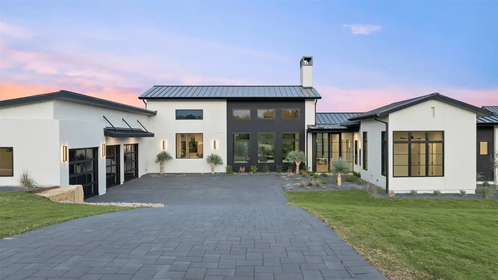 5801 Twin Peaks Trce, Austin