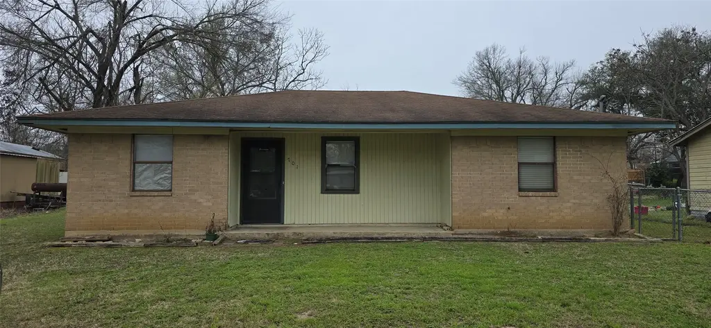 701 Burleson St, Rockdale