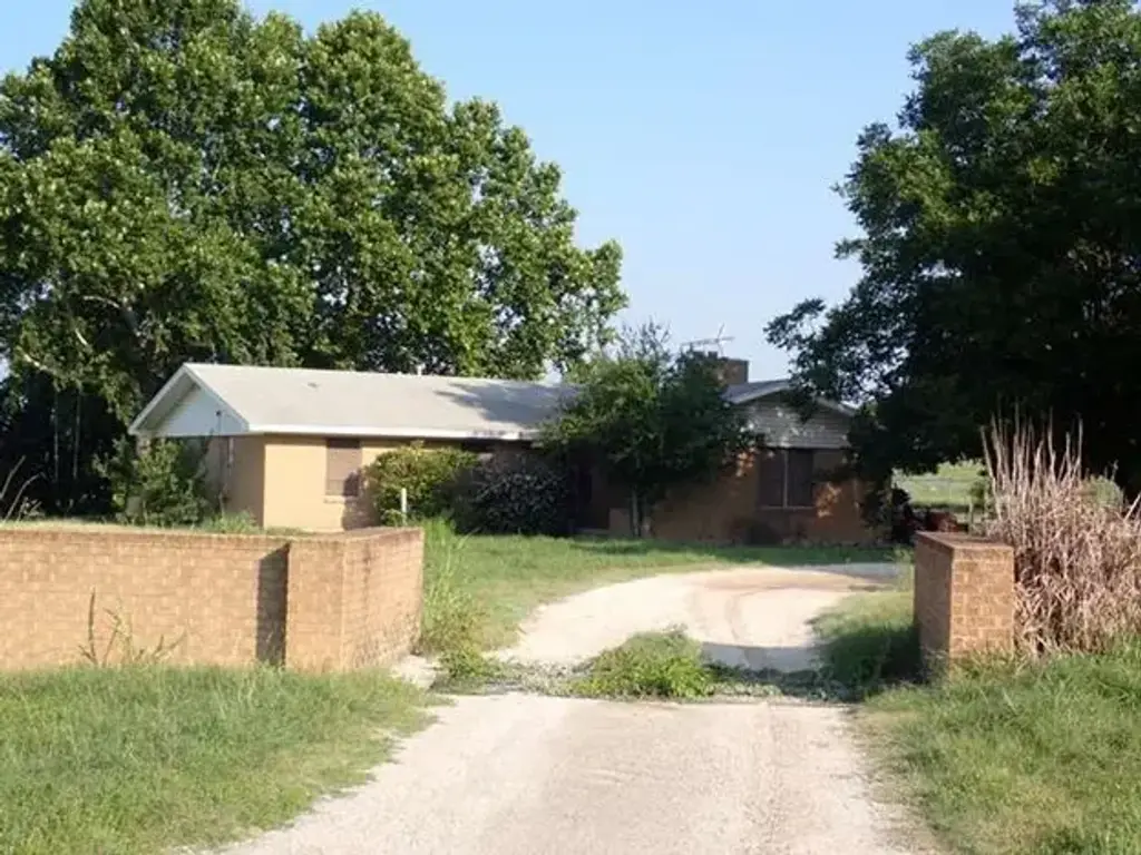 8629 Fm 1690, Lampasas