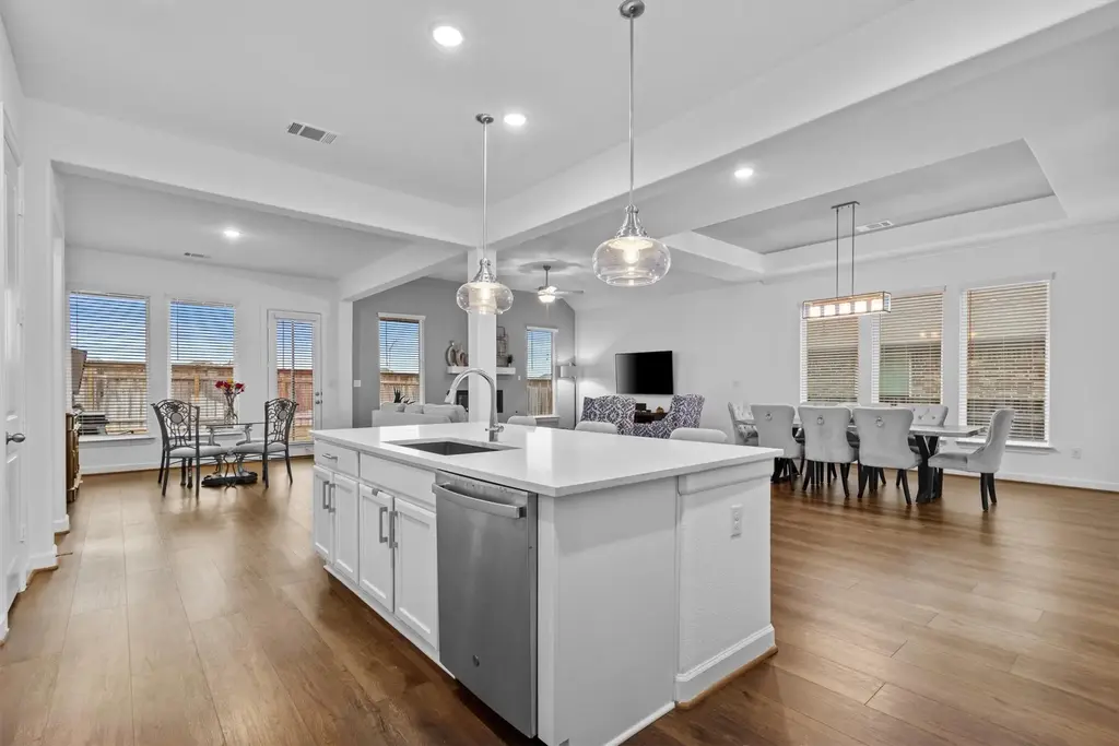 872 Wild Pecan Loop, Buda