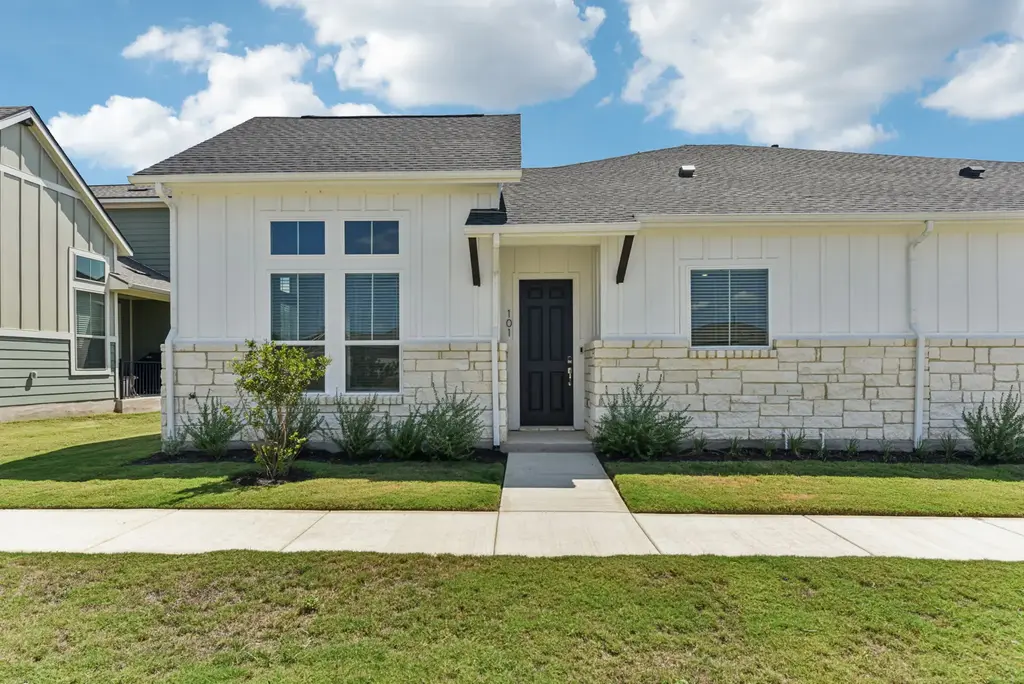 136 Stewart Dr 101, San Marcos