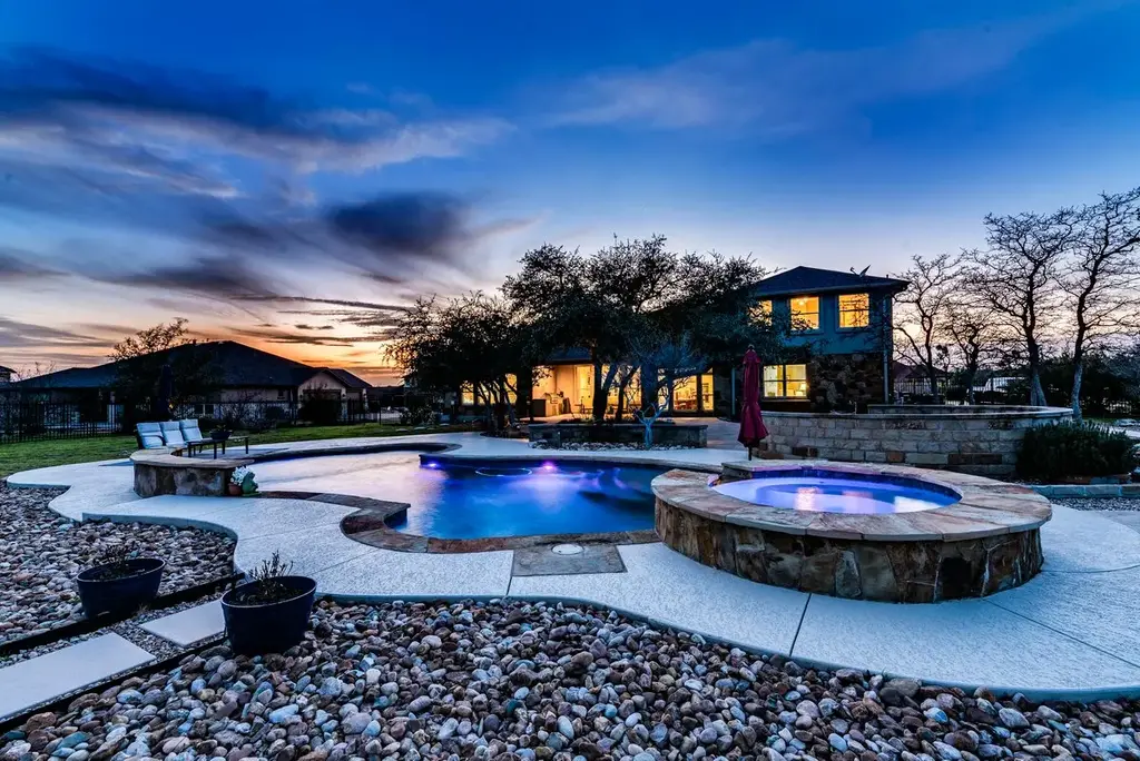 208 Dream Catcher Dr, Leander