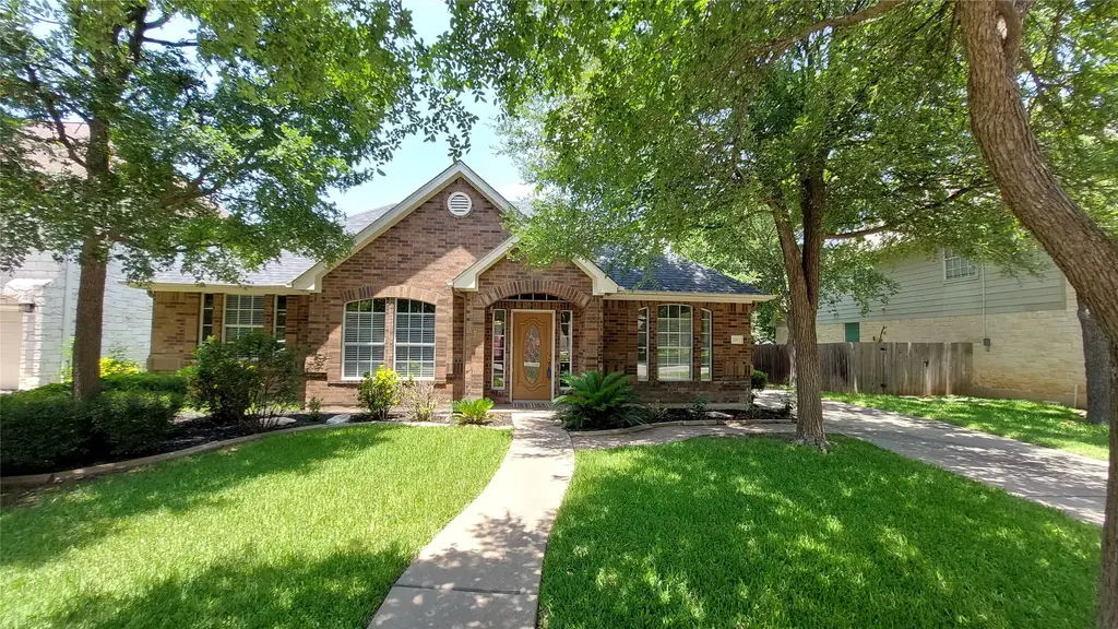2002 Wood Glen Dr, Round Rock
