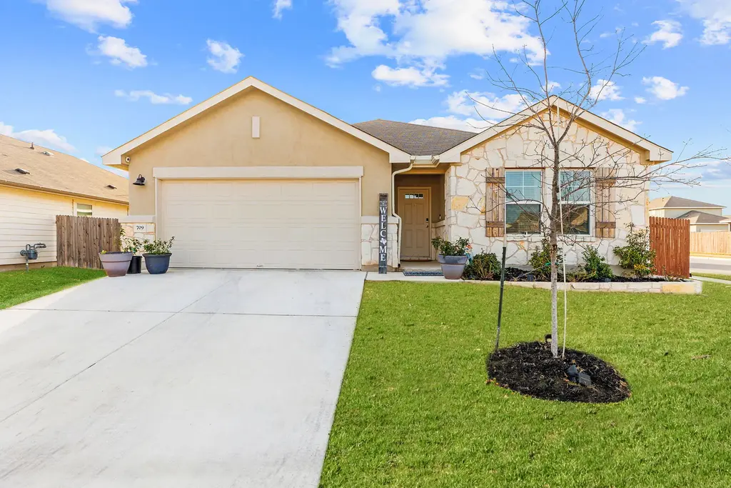 709 East St, Hutto