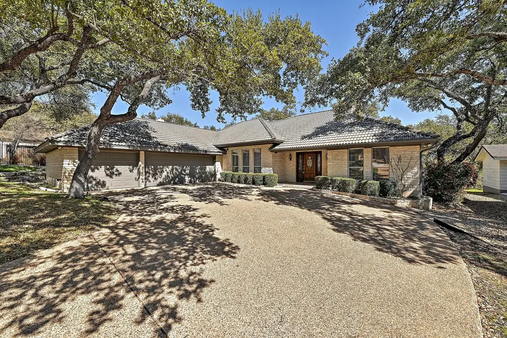 410 Rolling Green Dr, Lakeway