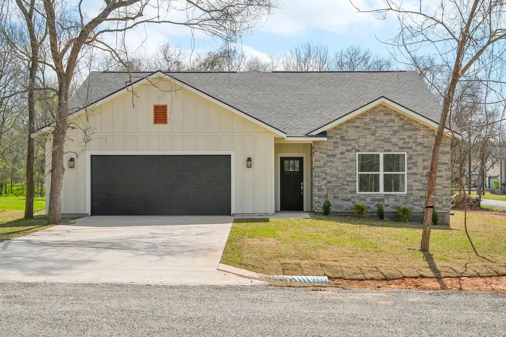103 Manana Ct, Bastrop