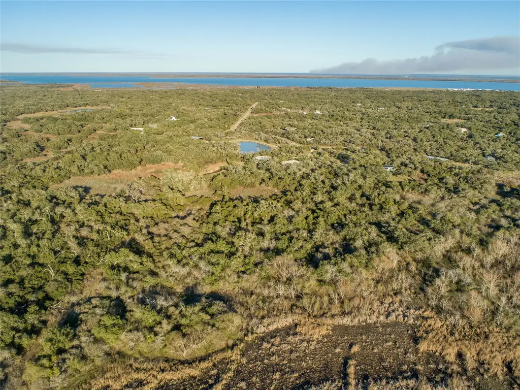 6498 N Hwy 35, Rockport