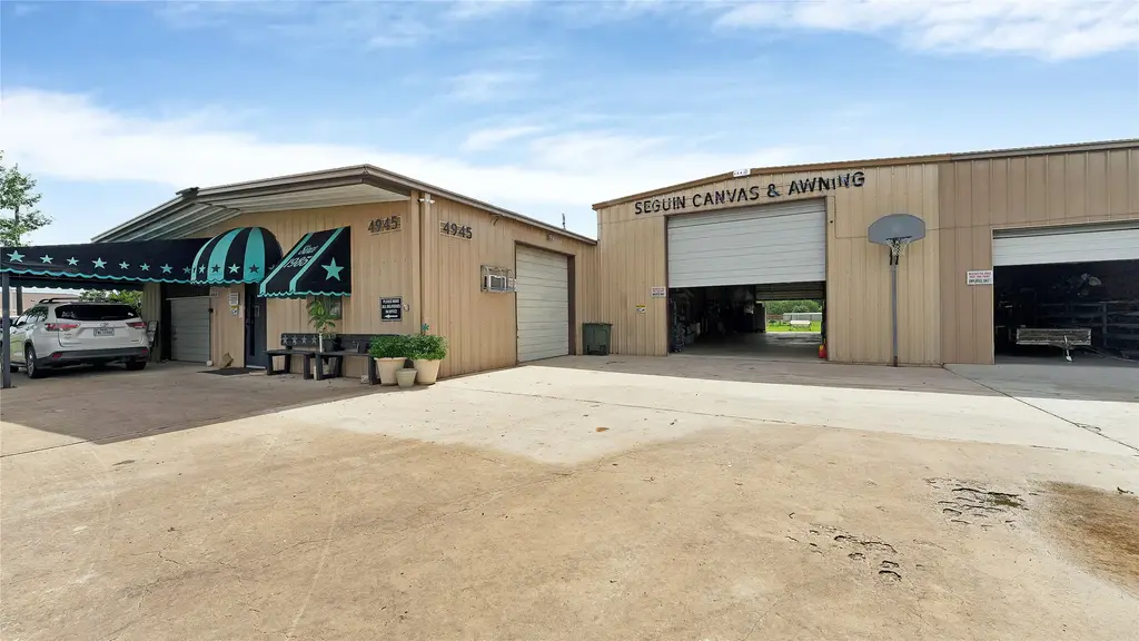 4945 N State Highway 123, Seguin