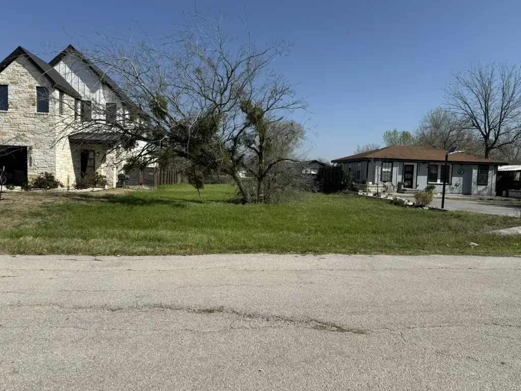 505 E Burton St, Manor
