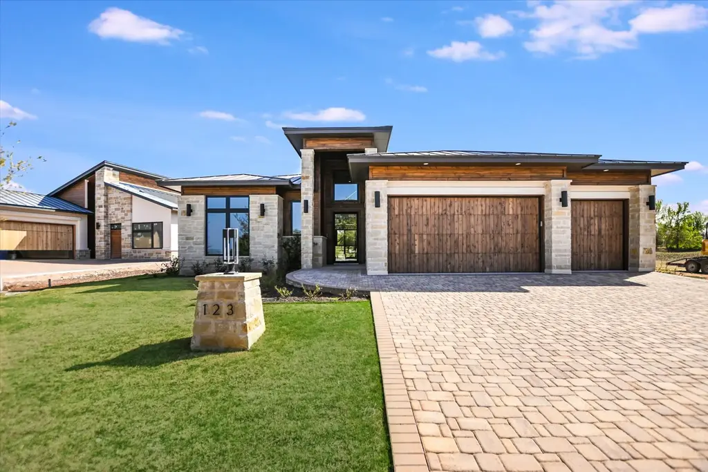 123 Azalea Loop, Horseshoe Bay