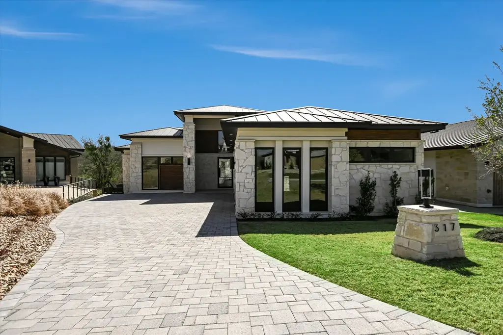 317 Azalea Ct, Horseshoe Bay